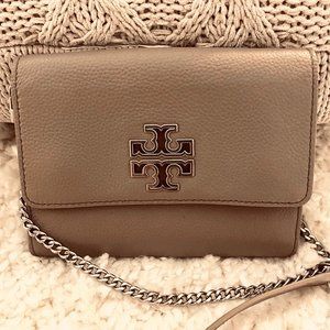 Tory Burch Britten Chain Wallet Crossbody Bag in Taupe Leather